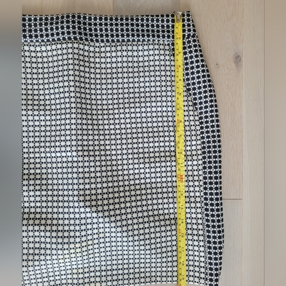 Banana Republic Lined Pencil Skirt - Picture 3 of 10